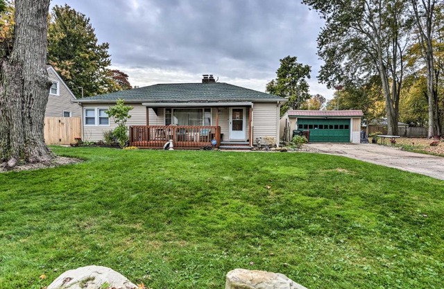 Charming Elyria Home By Hiking Trail and Lake!