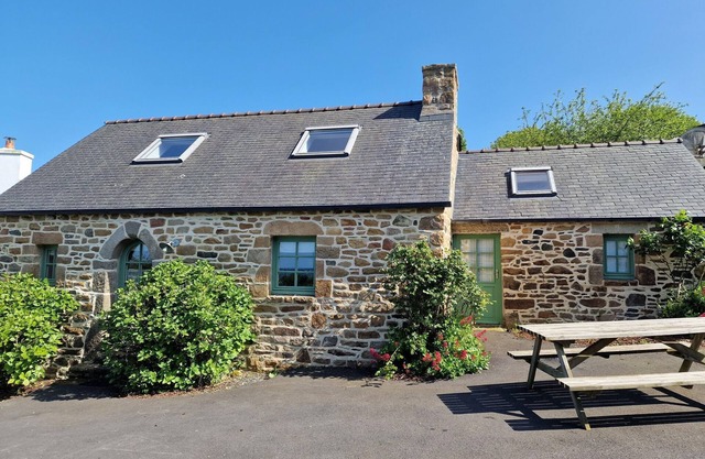 Charming Estate in Plougasnou near GR34 Trail