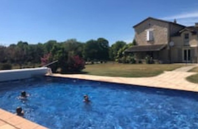 Charming estate in the Dordogne, between forest and vineyards