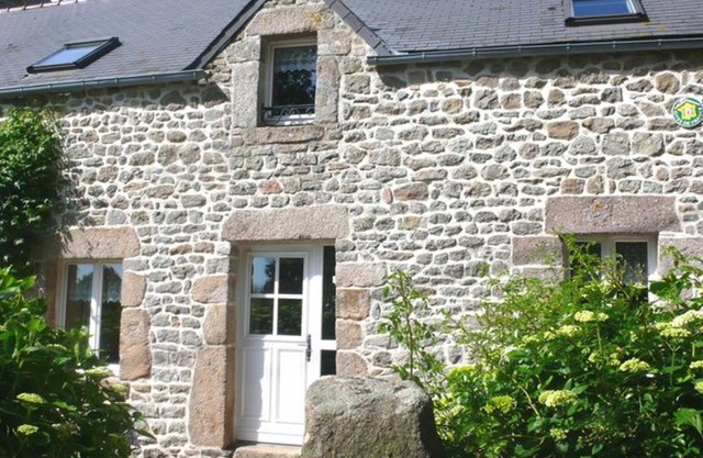 Charming Family Cottage in Normandy with Garden