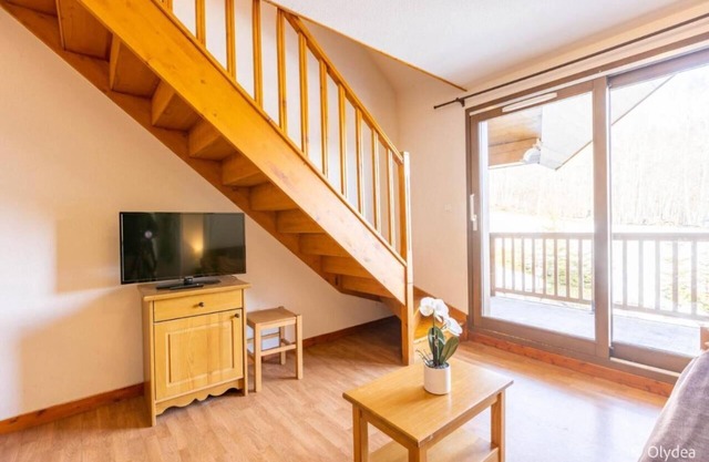Charming Family Getaway w/Sauna, Near Slopes, Pet-Friendly, Amazing Views