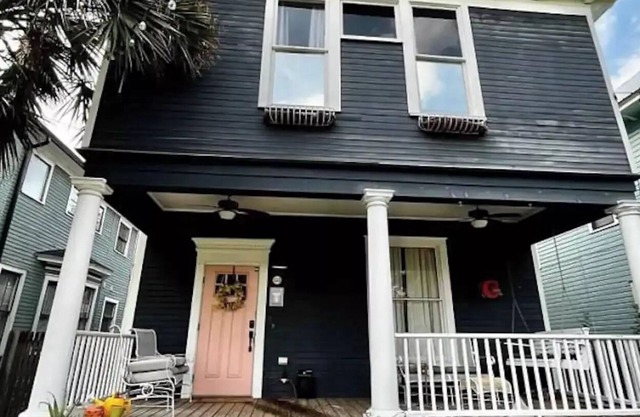 Charming family-friendly 4/2.5 pool home in historic Springfield Jax