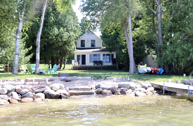 Charming family-friendly cottage in scenic Leelanau County