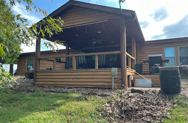 Charming farmhouse with AC in Shawnee National Forest- 3 bedrooms