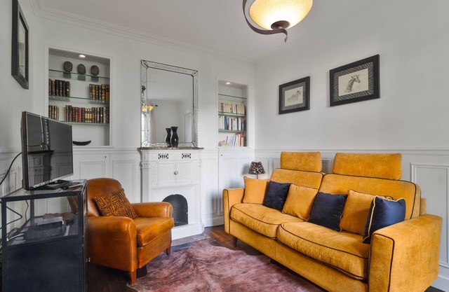 Charming flat in old Paris