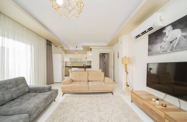 Charming Flat w Balcony 3 min to Beach