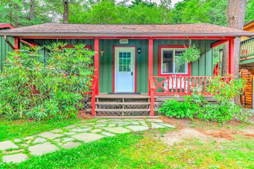 Charming Forest Cabin with a Hammock near Delaware Water Gap National Recreation Area, Pennsylvania