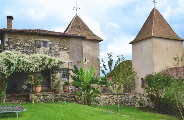 Charming Restored 15th-Century Priory with Modern Comfort, Fireplace, and Private Garden