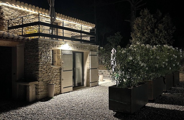Charming Provencal house with swimming pool and large garden