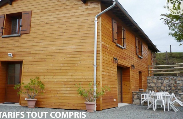 Charming cottage with terrace and pets welcome, peaceful countryside view