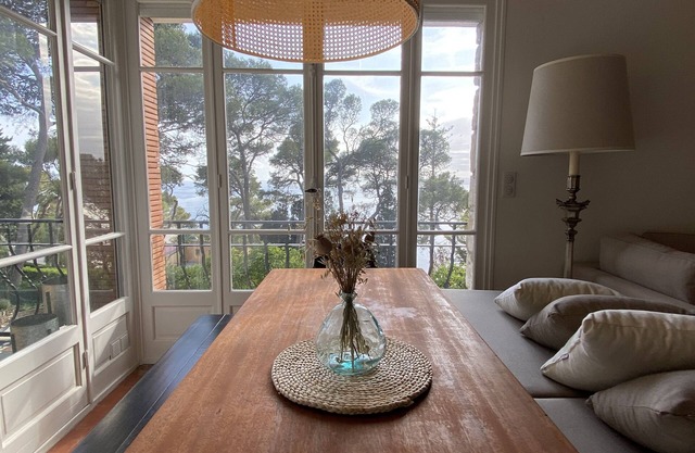 CHARMING MEDITERRANEAN VILLA WITH SEA VIEW