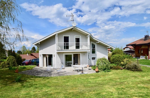 Charming family house, pets allowed, parking, floor heating, pellet stove
