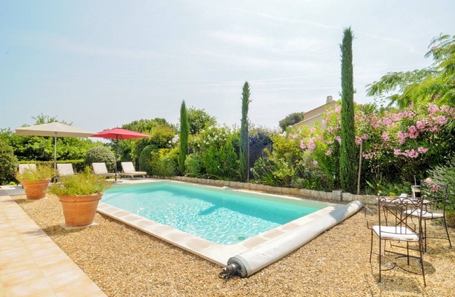 Charming Villa in St Remy de Provence ,free wi-fi and air conditioning.