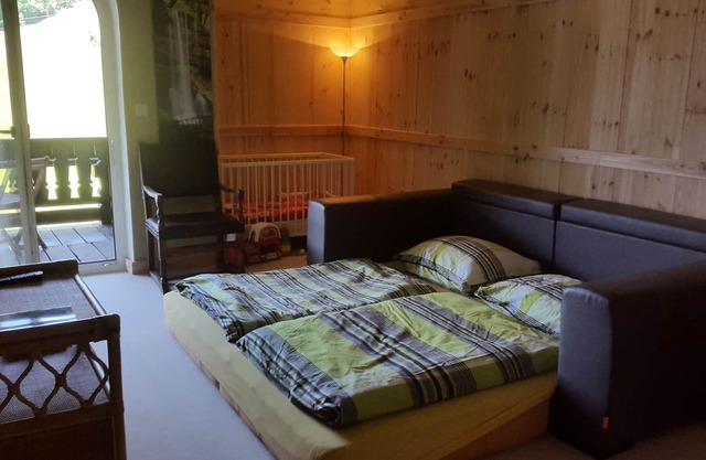 Charming fully furnished Salzkammergut Aparment 25 minutes from Salzburg city.