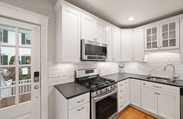 Charming Fully Furnished 2-bedroom condo in Downtown Groton