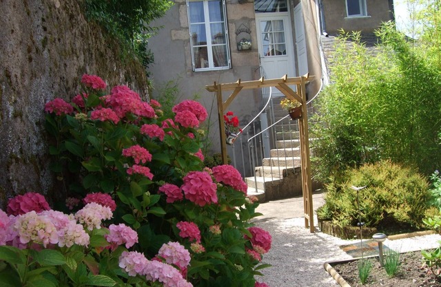 Charming furnished apartment, City center, Autun. 2 stars