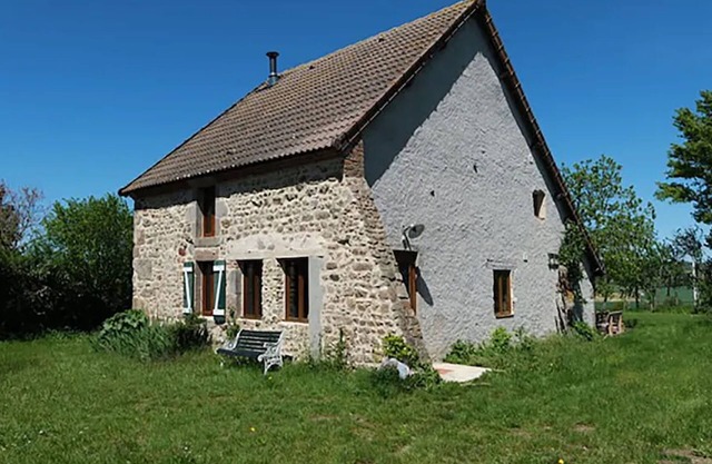 Charming gîte with view near swimming lake