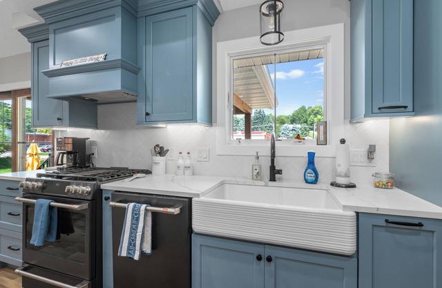 CHARMING GETAWAY JUST 1 BLOCK FROM DOWNTOWN LECLAIRE IOWA