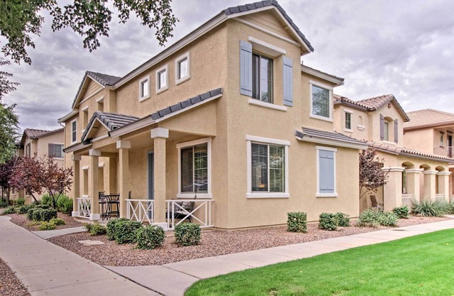 Charming Gilbert House w/Porch & Resort Amenities!