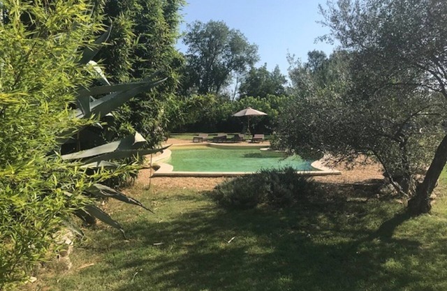Charming gite and house 80 m², swimming pool (15x8), landscaped grounds near Uzès.