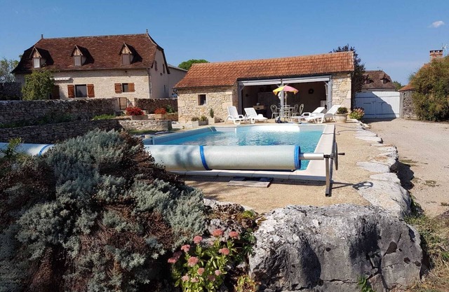 Charming gîte with swimming pool in the Parc naturel des Causses du Quercy.