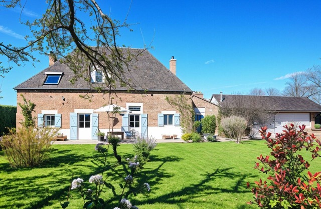 Charming gîte with swimming pool