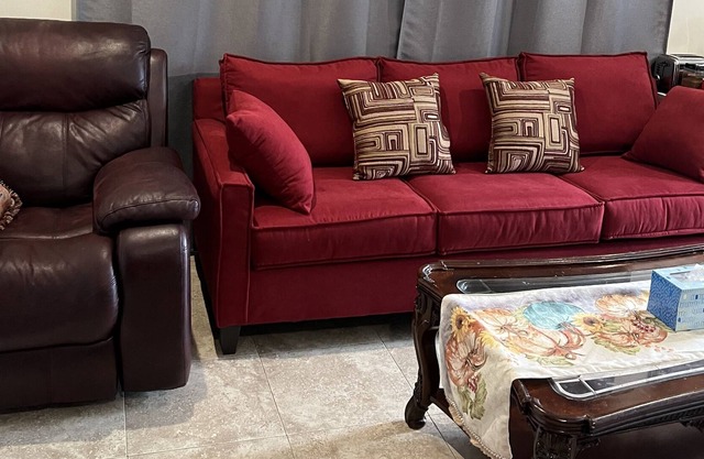 Charming guest house with private entry and pool view Sleeps 2. Near CSUN