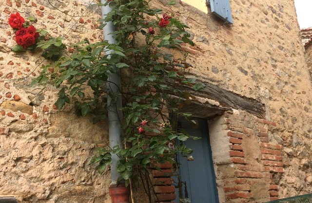 Charming holliday-house with views of the Mediterranean and the Pyrenees