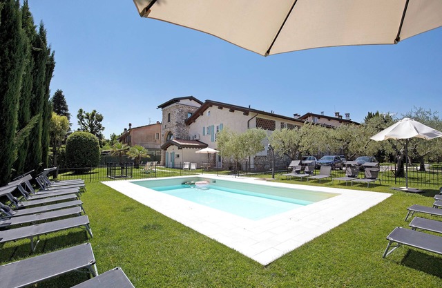 Charming Holiday Apartment "Olivo" Wi-Fi, Shared Garden & Pool
