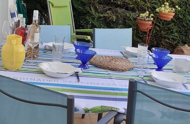 Charming Holiday Home with Garden View, Terrace, Balcony & Parking in Royan