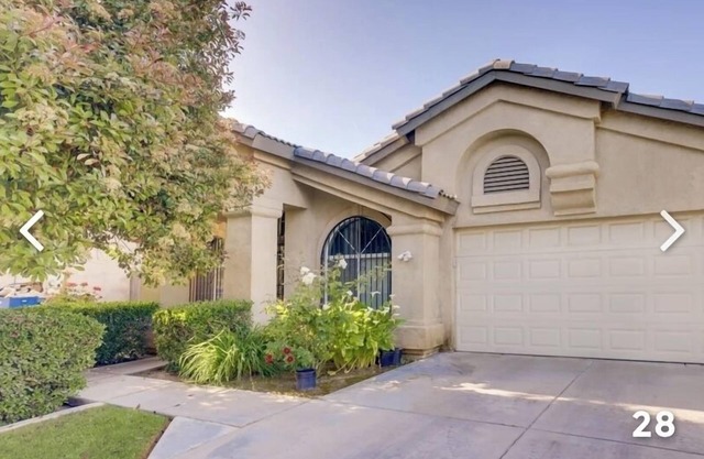 Charming Home. 5 bedrooms .2 restrooms .2 Living rooms with 10 beds for 16 guest