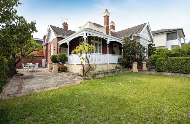 Charming home by Swan BnB Management