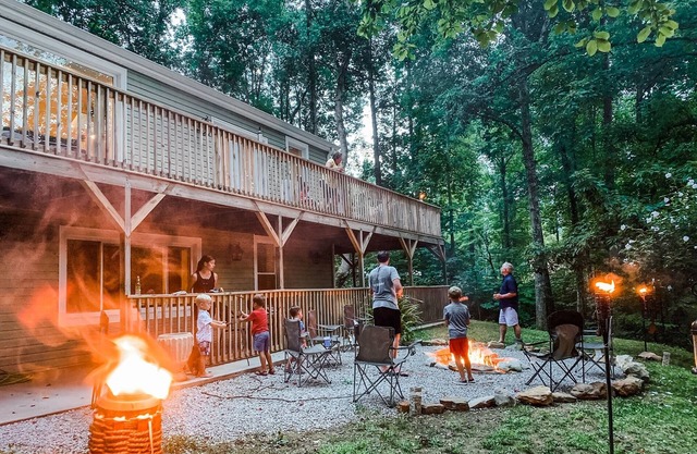 Charming home nestled on the Cumberland.nA stone's throw away from boat ramp.