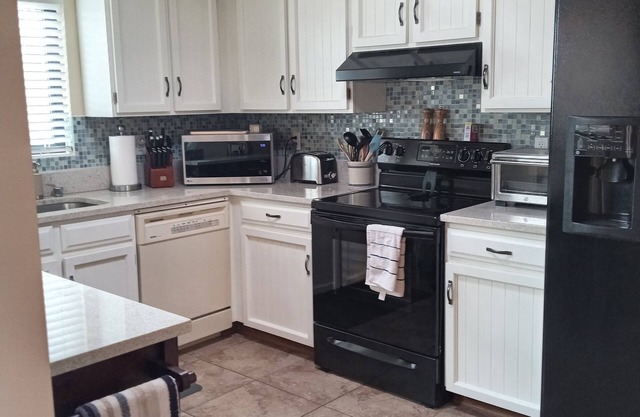 Charming home with great mountain views in quiet neighborhood.