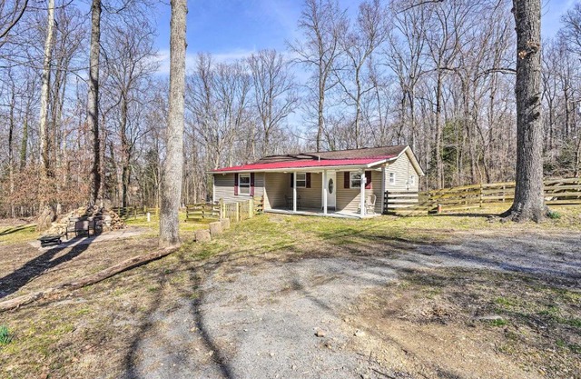 Charming Home with Yard Near Shenandoah River!