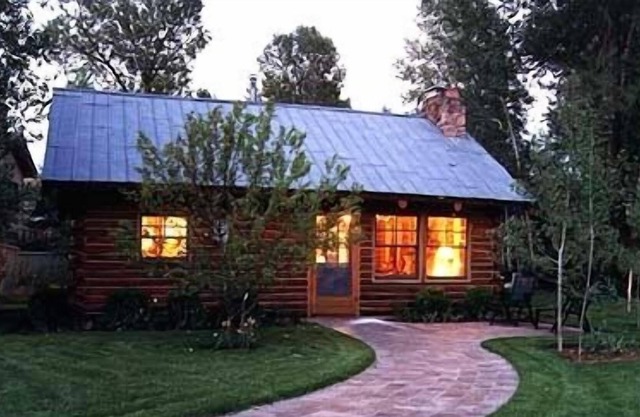 Charming Honeymoon Cottage