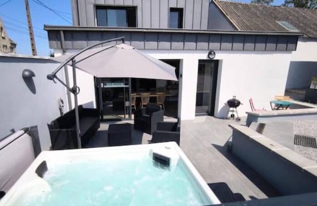 Charming house close to the sea with jacuzzi