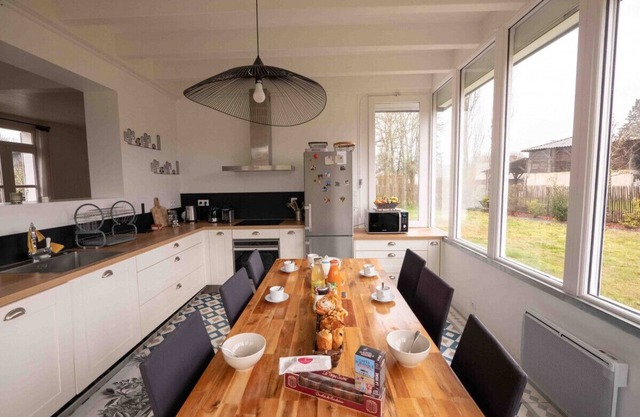 Charming House for 8-9 Guests with Heated Pool and Spacious Garden