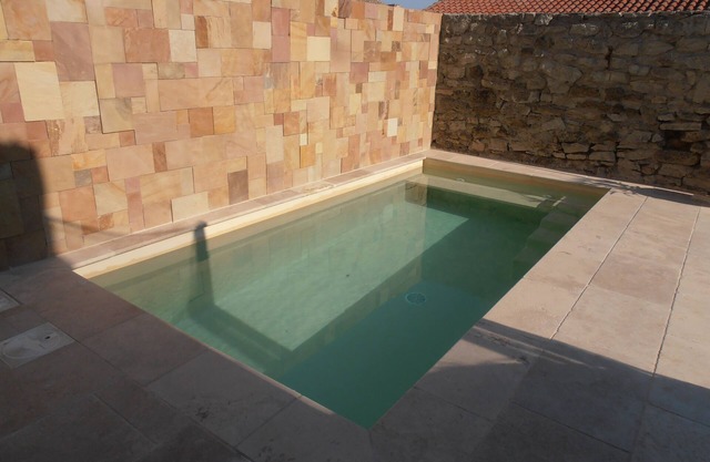 Charming house, air-conditioning, 10km beach, heated swimming pool not overlooked