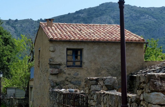 CHARMING HOUSE IN CORSICA VILLAGE