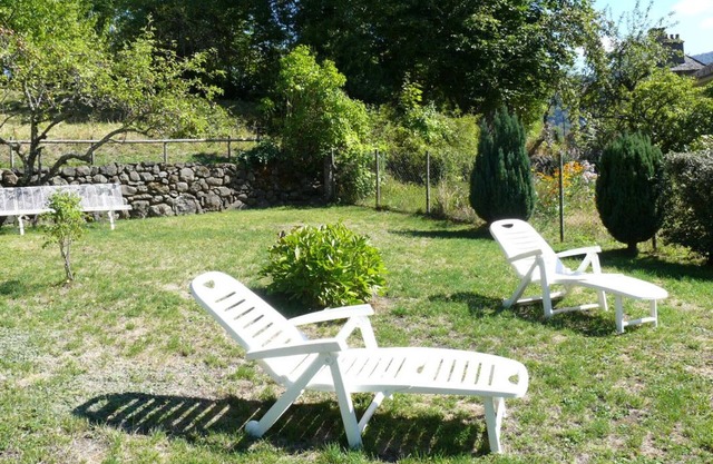 Charming House in Thiézac: Mountain Views, Near Super-Lioran, 3BR, Garden, Fireplace, WiFi