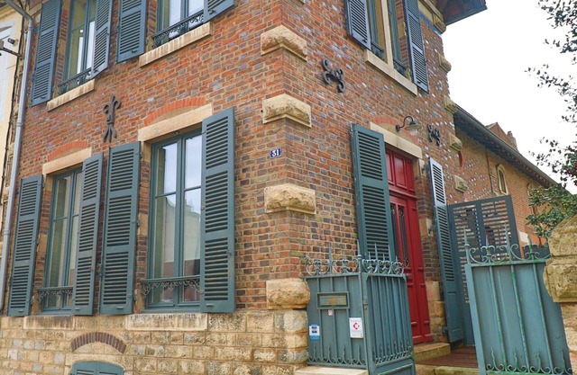 Charming house located a stone's throw from the to