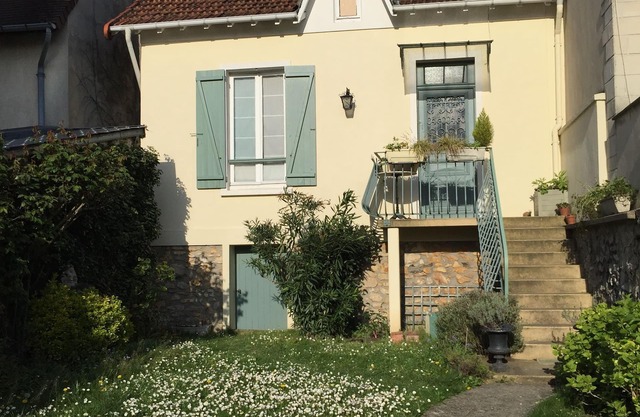 Charming house on the banks of the Marne with garden between Paris and Disneyland
