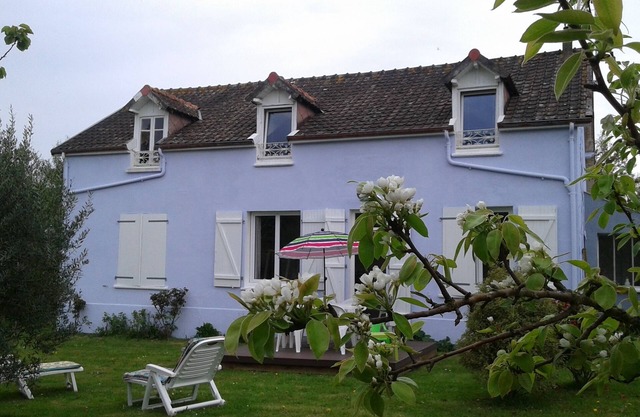 Charming house, surrounded by a garden in the small coastal village of Champeaux