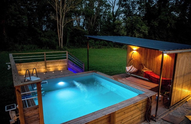Charming house, terrace, swimming pool, Jacuzzi, trampoline and ping pong table
