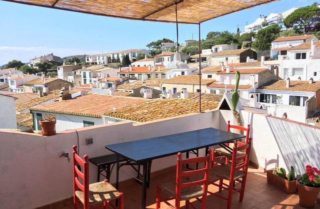 Charming house, village center, near the beach, with terrace and beautiful view.