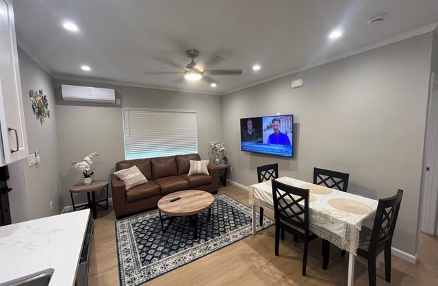 Charming house with AC in Torrance