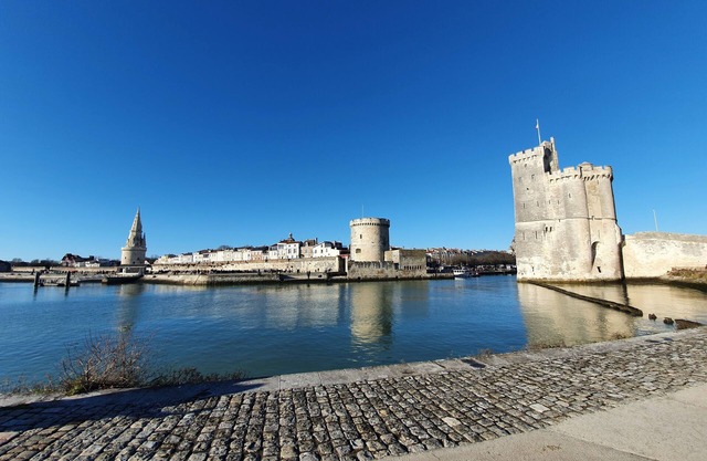 Charming house with enclosed garden, near the sea or the center of the village