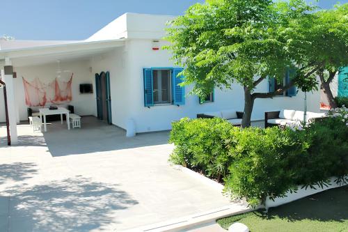 Charming house with garden in Monopoli with direct access to the beach