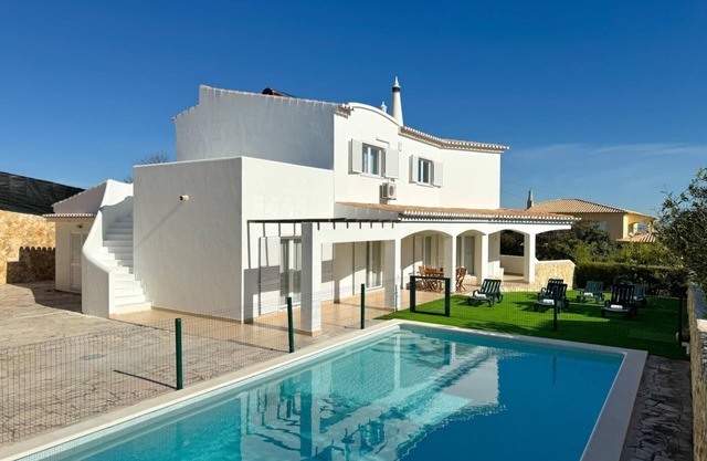 Charming house with pool and close to beaches
